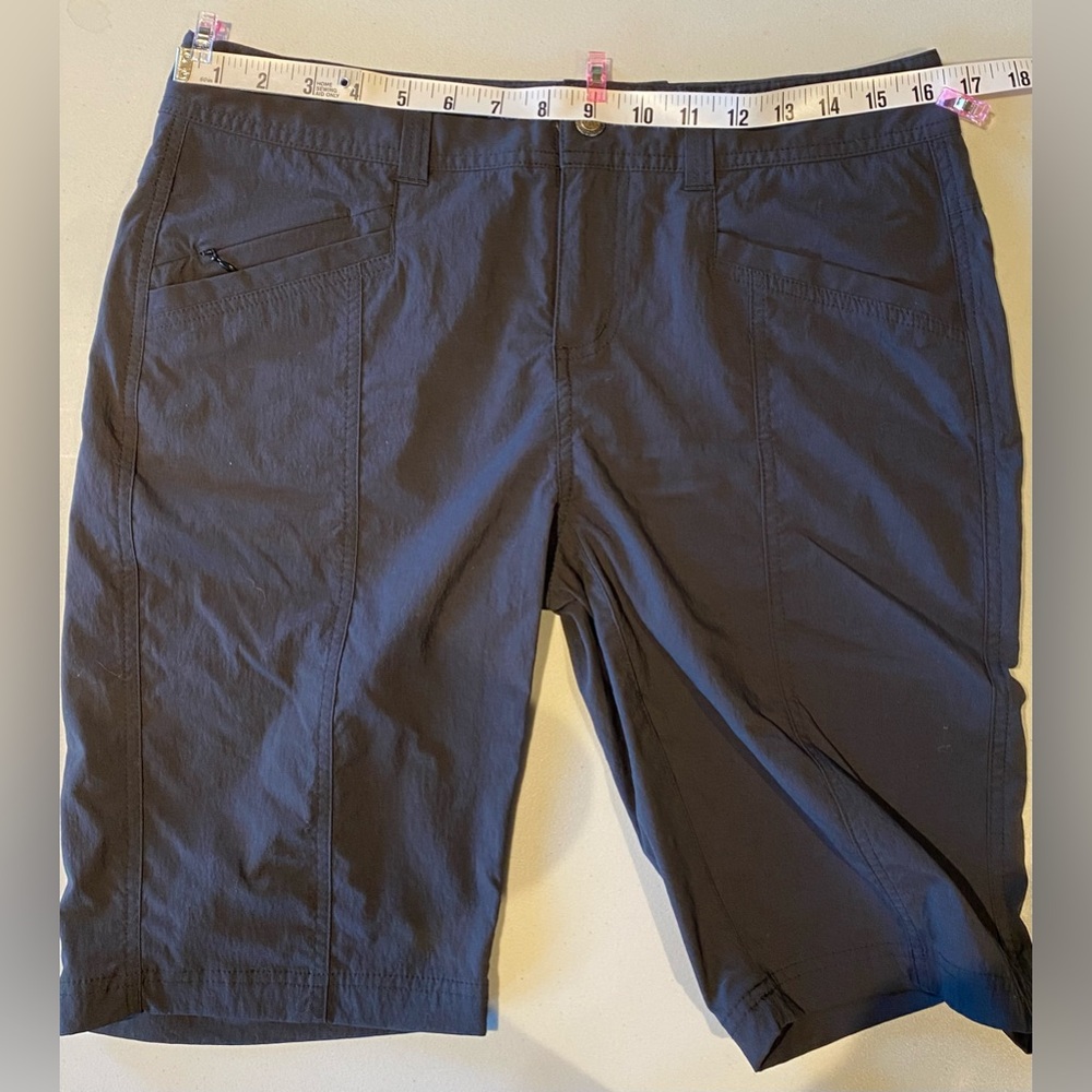 Royal Robbins Black Discovery Bermuda Shorts, size 8 - Picture 6 of 7